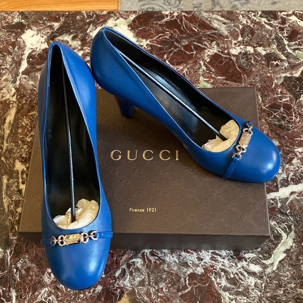 GUCCI blue leather pumps